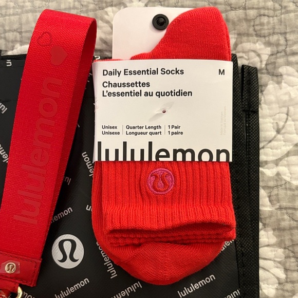 Lululemon Heart Wristlet ~ Daily Essential Socks & Lululemon Black Shopper ~ NWT - Picture 5 of 8